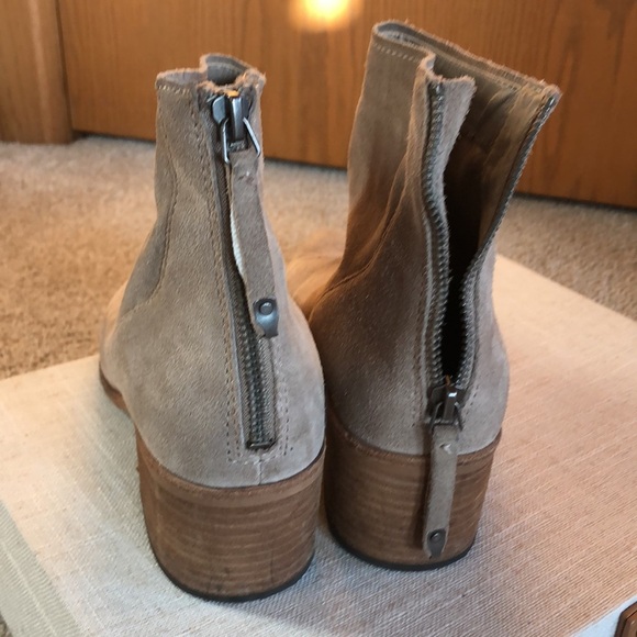 Dolce Vita beige genuine suede ankle boot pointed toe back zipper block heel 8.5 - Picture 3 of 12